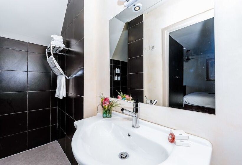 Президентский Люкс, Le Petit Chateau Guest House