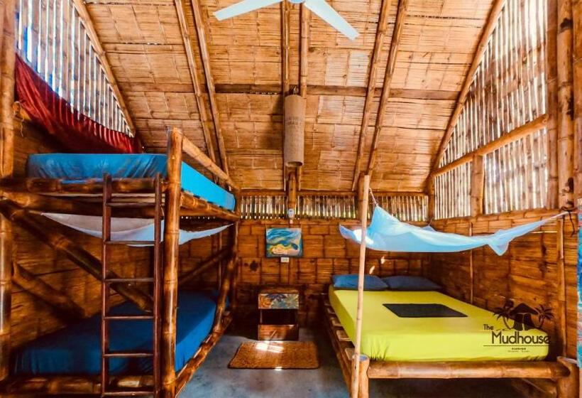 اتاق استاندارد چهار تخته, The Mudhouse Hostel Mompiche