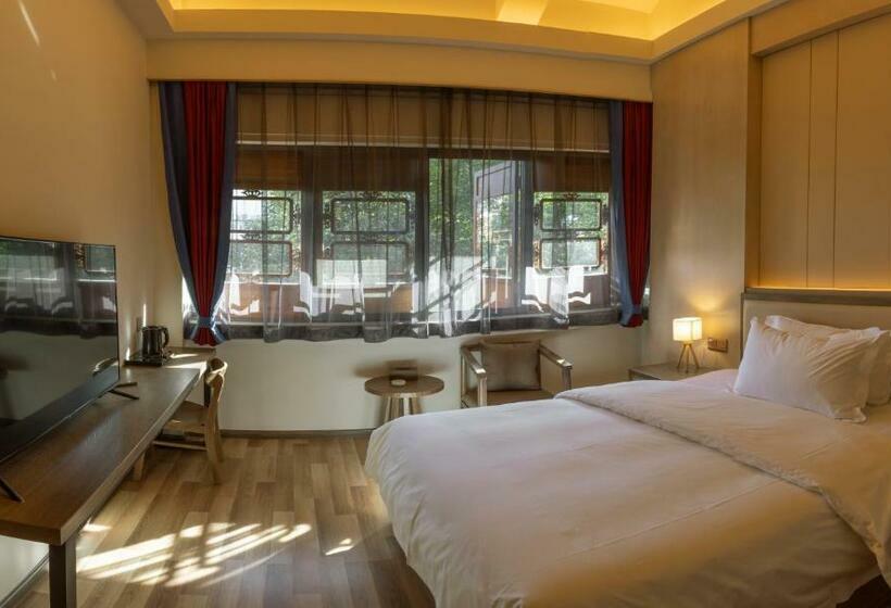 Номер Стандарт, The Hump Hostel