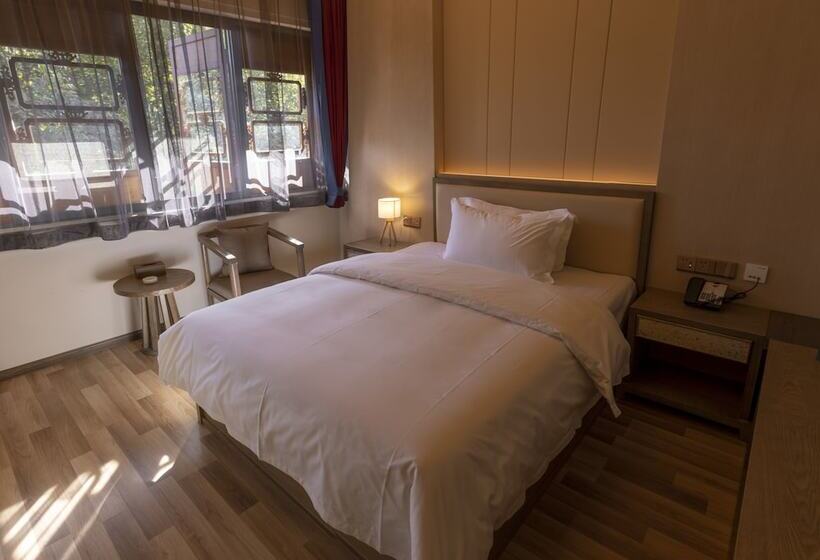 Номер Deluxe, The Hump Hostel