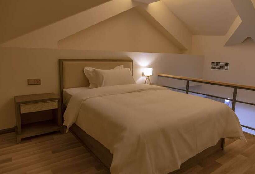 Семейный Номер, The Hump Hostel