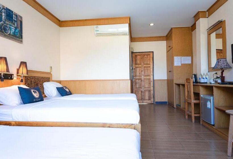 Номер Стандарт Трехместный, Roomquest Golden Triangle Premium Collection