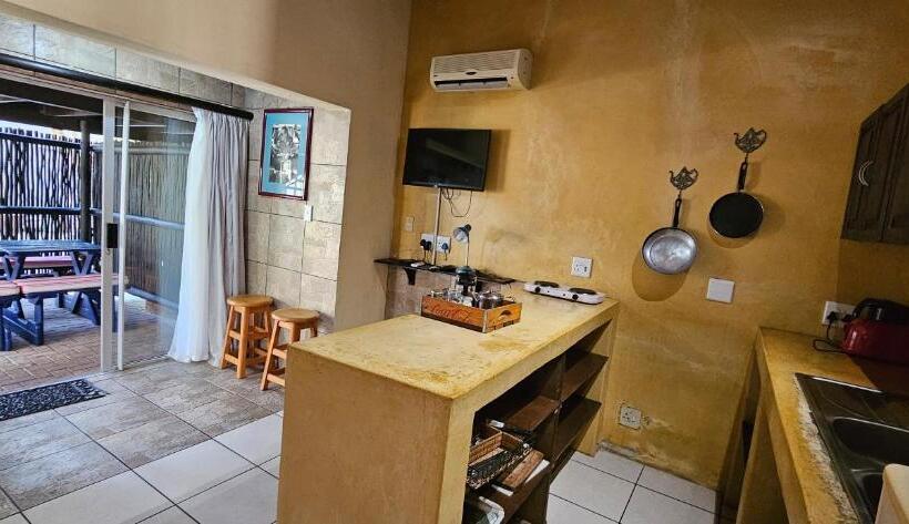 Номер Стандарт, Old Vic Travellers Inn Nelspruit