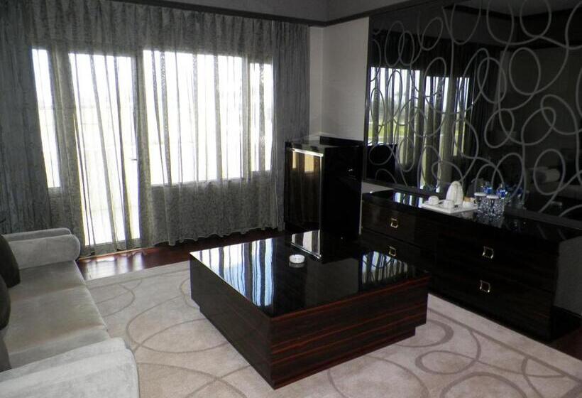 주니어 스위트, Sutanraja Hotel & Convention Centre
