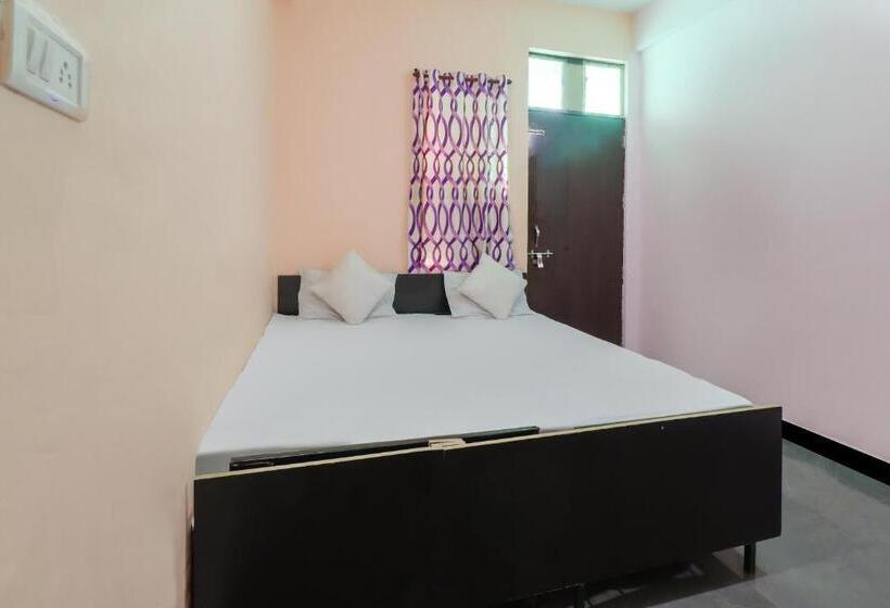 三人经典房间, Oyo Siddhi Vinayak Guest House