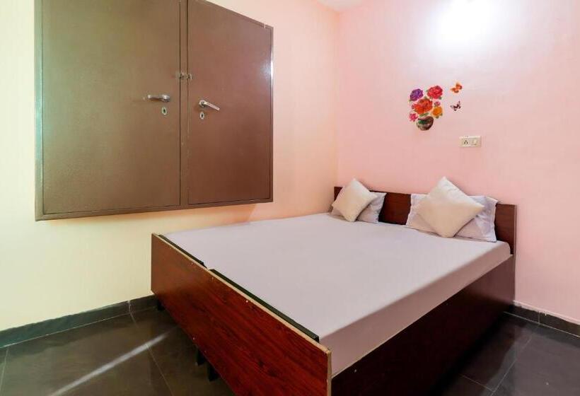 三人经典房间, Oyo Siddhi Vinayak Guest House