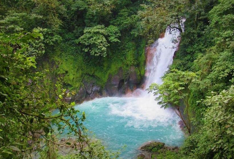 家庭间, Cabinas Río Frío