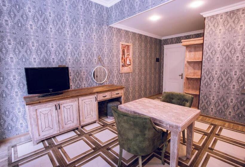اتاق لوکس با بالکن, Aynur Qala Resort