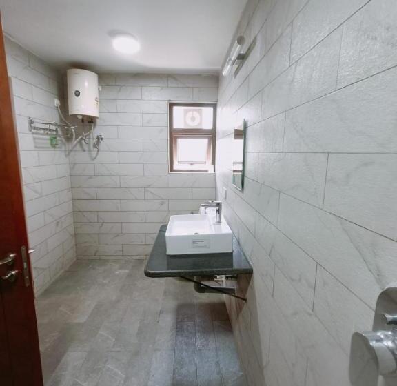 سوییت با چشم‌انداز کوه, Rs Family Stay