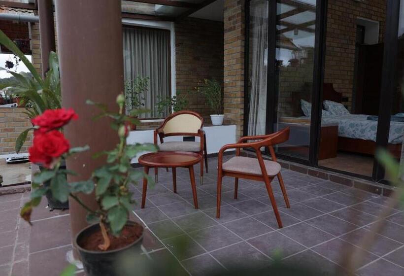 اتاق لوکس با بالکن, Rs Family Stay