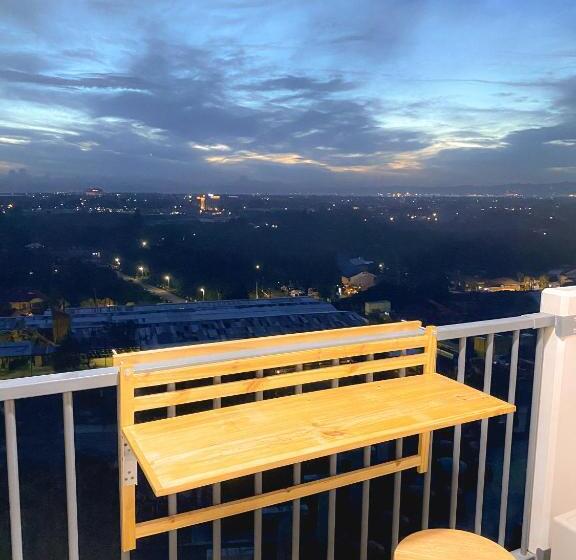 标准工作室带阳台, Sea & City Lights View