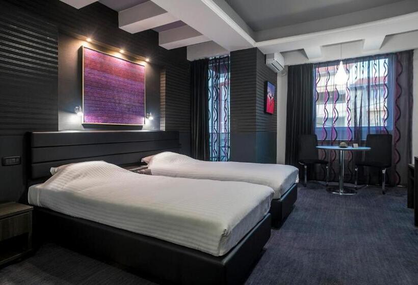 سوییت جونیور با بالکن, Sienna Apartments