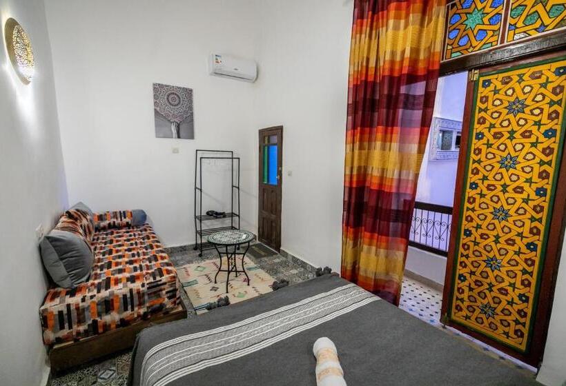 اتاق لوکس سه تخته, Riad Fes Lile