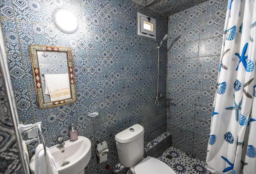 اتاق لوکس سه تخته, Riad Fes Lile