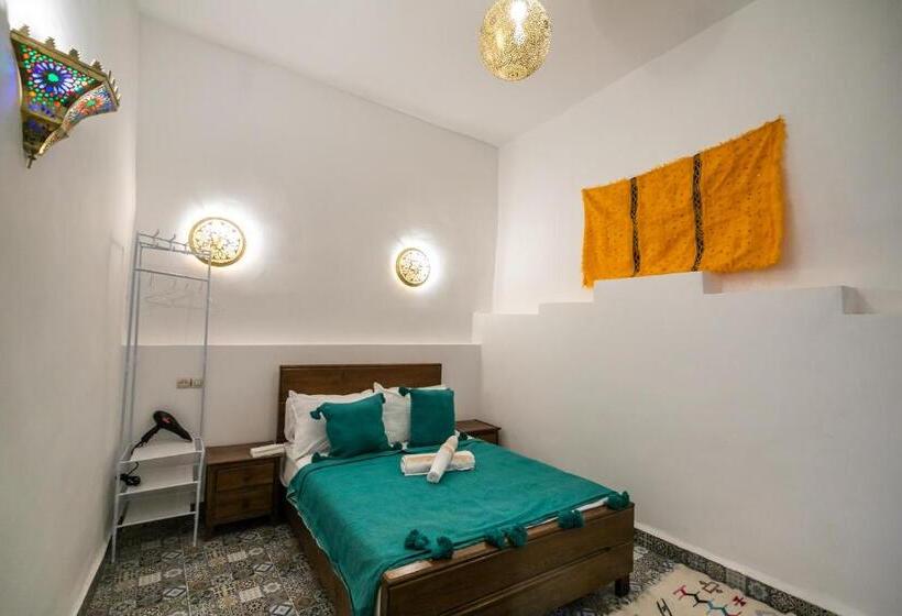اتاق راحتی سه تخته, Riad Fes Lile