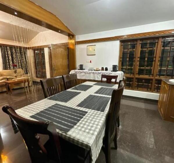 4间卧室的房子, Nivi Home Stay