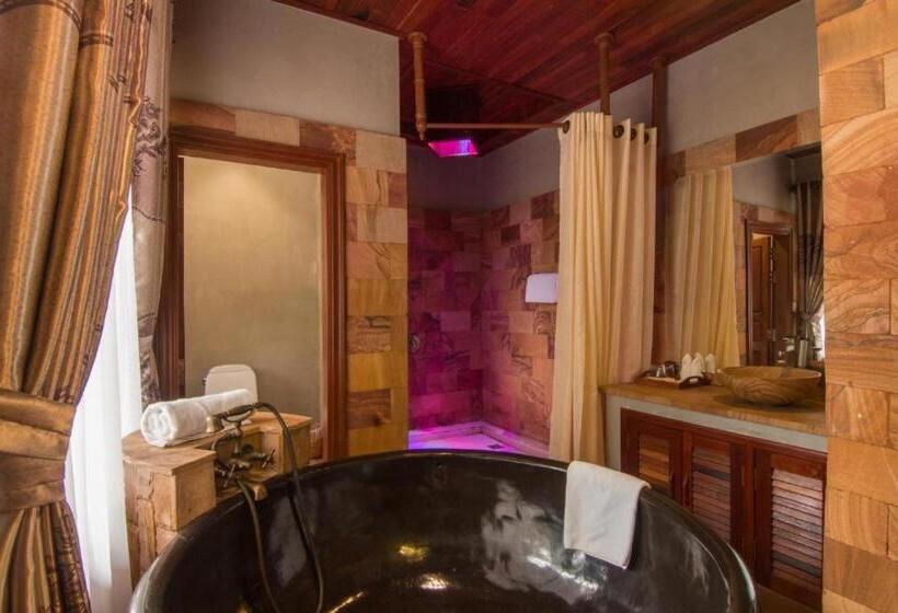 سوییت, Model Temple Resort & Spa
