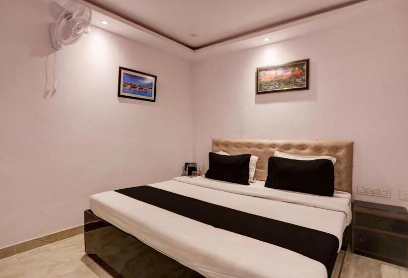 三人经典房间, Oyo Flagship Pratima Palace