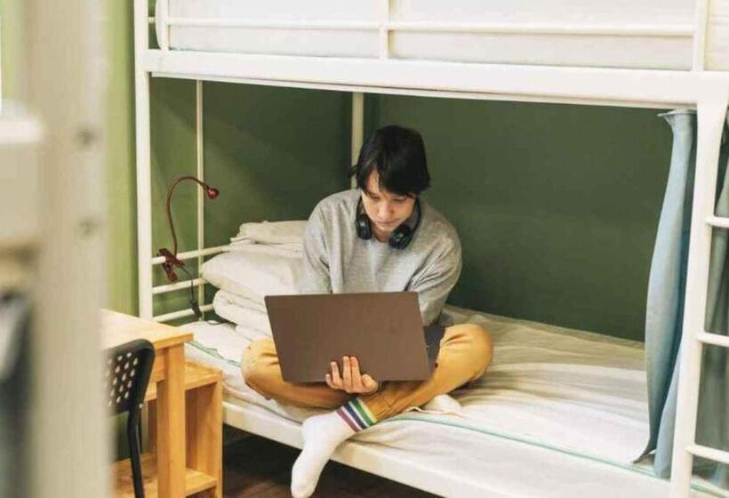 ルームシェアのワンベッド, Nox Hostel