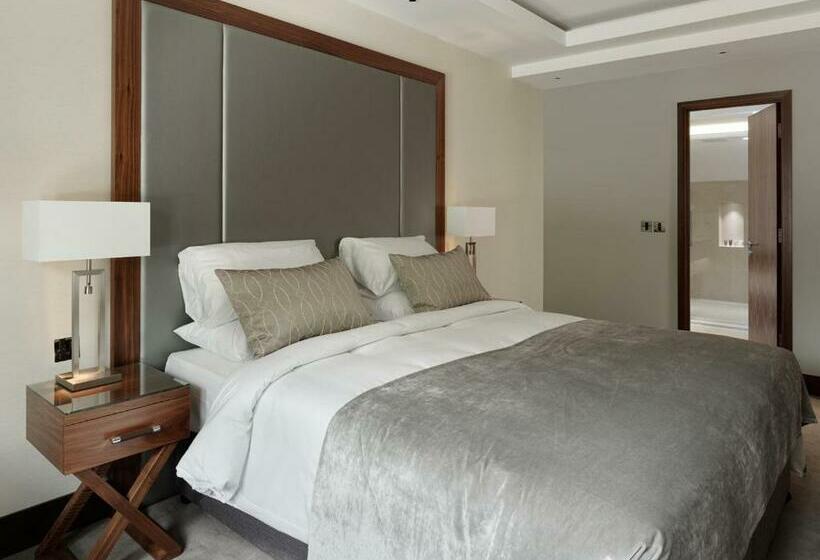 Номер Executive, One Warwick Park