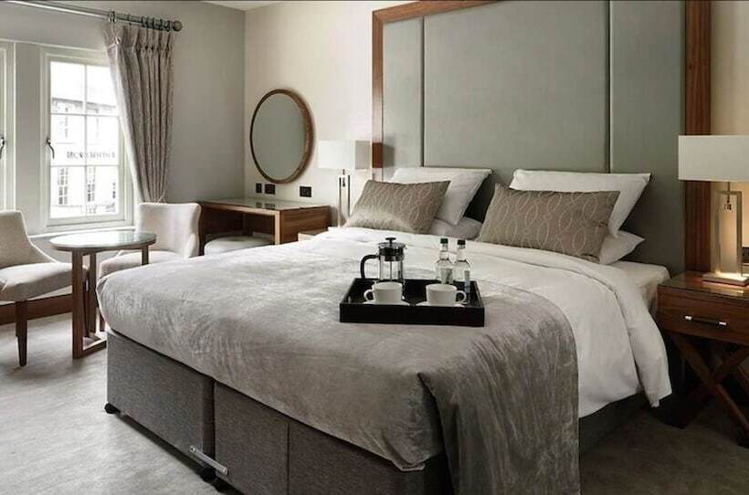 Номер Executive, One Warwick Park
