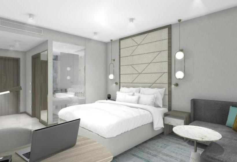 اتاق استاندارد با تخت دو نفره بزرگ برای معلولان, Crowne Plaza Constanta   Mamaia Beach, An Ihg