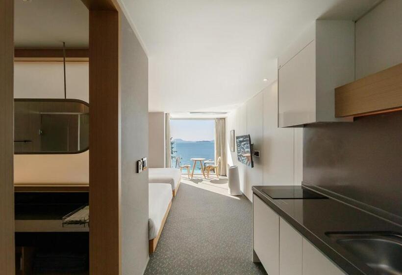클럽실 풀장 뷰, Latterace Resort