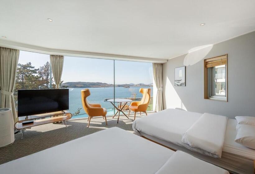 클럽실 풀장 뷰, Latterace Resort