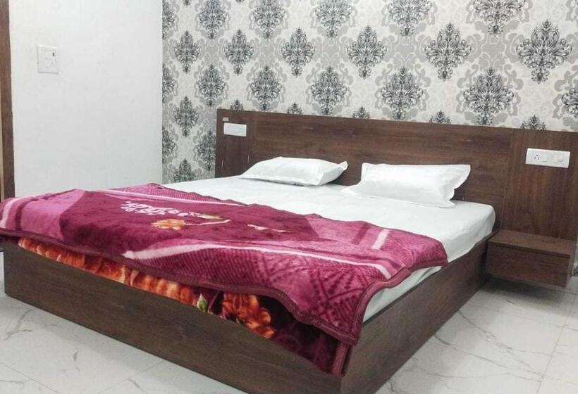 Трехместный Номер Классика, Oyo Hotel Kadamb