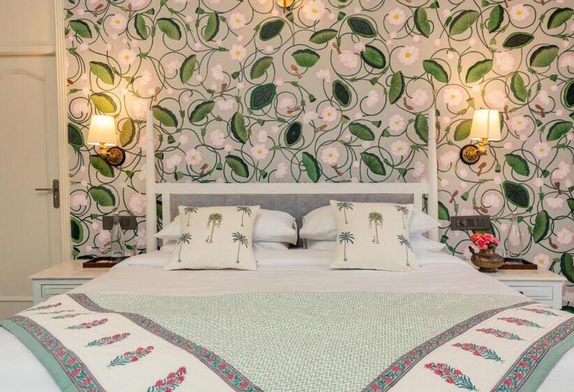 Standard Room, Laalee