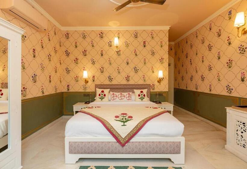 Standard Room, Laalee