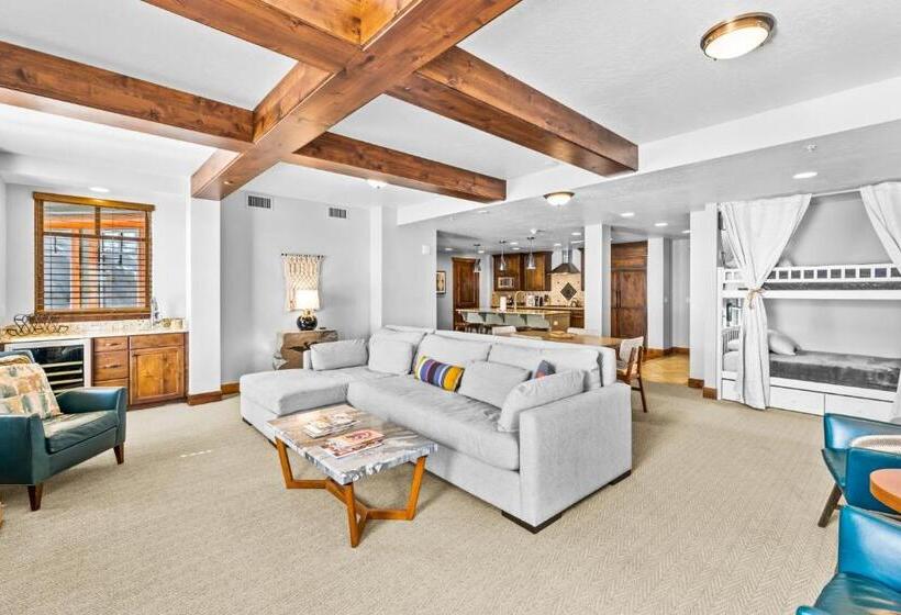 آپارتمان 1 خوابه با چشم‌انداز, Ski In & Out At Canyons, Pet Friendly, Cozy Fireplace, Sleeps 10