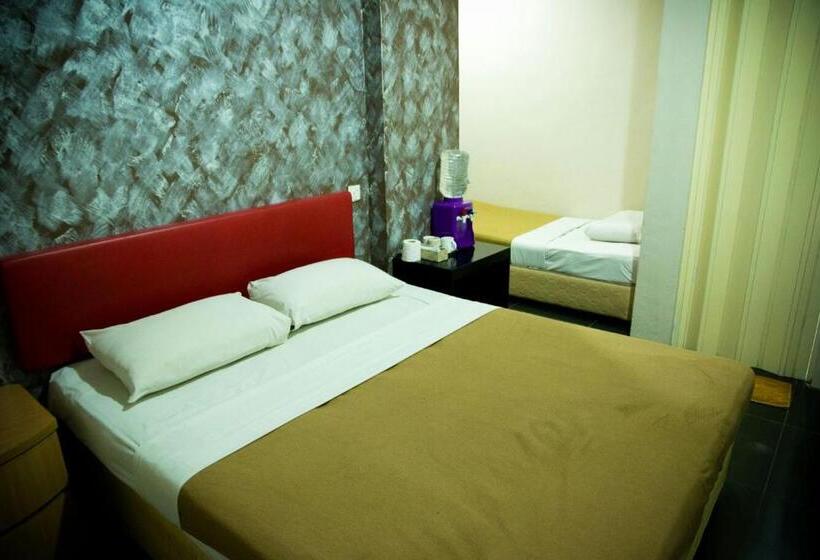 Номер Стандарт Трехместный, Golden Leaf Hotel Danga Bay 5 Minutes Hospital Hsa,zoo,angsana Mall,20 Minutes Utm, Legoland