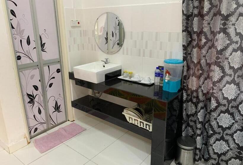 Номер Deluxe Кровать Кинг, Wan Danisha Villa Inn