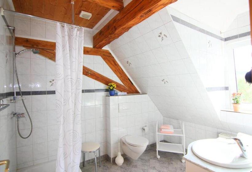 标准间, Pension Im Vorhof