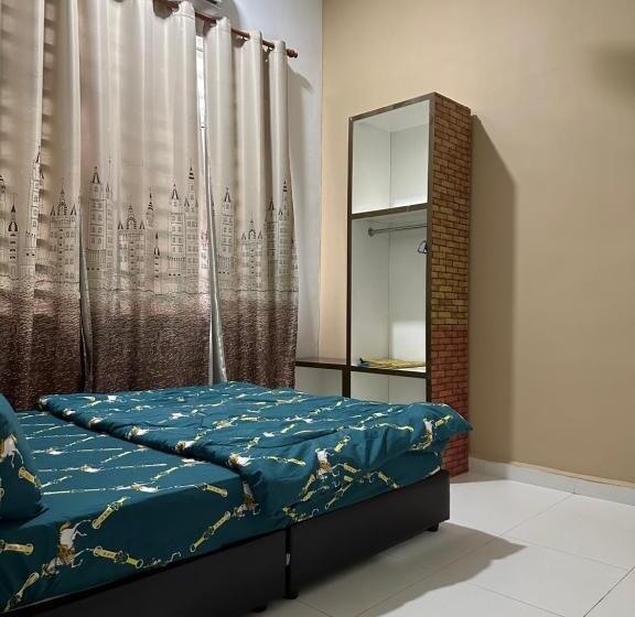Дом 3 Спальни, Zuriana Ashraf Homestay Kota Bharu