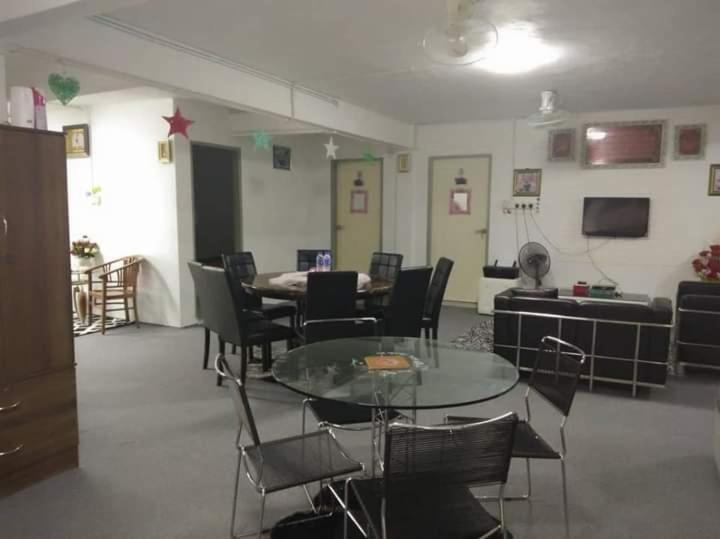 اتاق ساده سه‌ نفره, Airport Kota Bharu Roomstay & Riverside Homestay