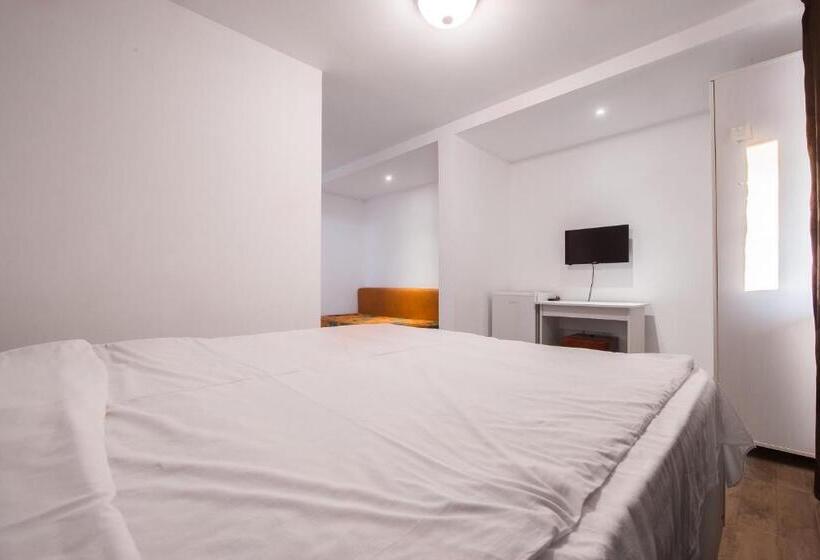Трехместный Номер Стандарт с Балконом, Casa 4 Odăi