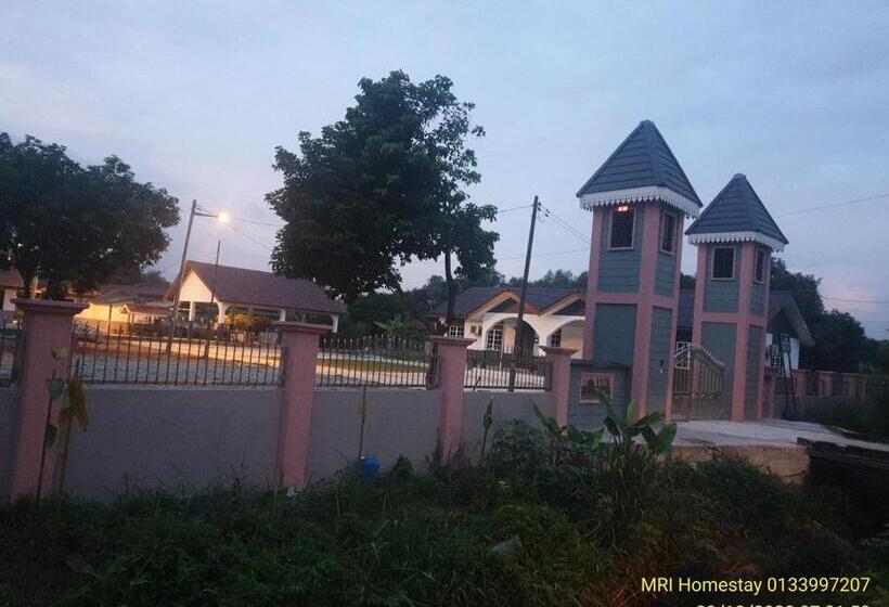 Дом 3 Спальни, Mri Residence   Homestay In Sg Buloh With Swimming Pool   No Pork&alcohol Allowed