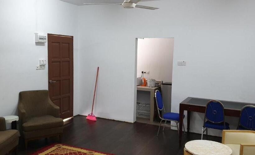 Семейное Студио, Mri Residence   Homestay In Sg Buloh With Swimming Pool   No Pork&alcohol Allowed
