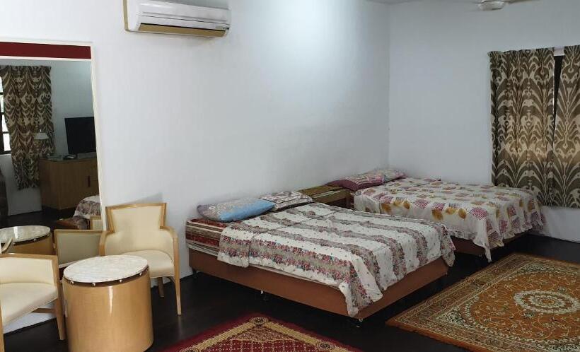 Семейное Студио, Mri Residence   Homestay In Sg Buloh With Swimming Pool   No Pork&alcohol Allowed