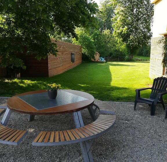 Семейный Номер, Skindles Guesthouse