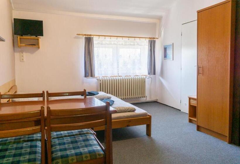 Семейный Номер, Pension čeri