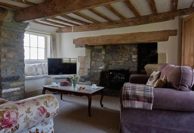 Дом 3 Спальни, Middlewick Holiday Cottages