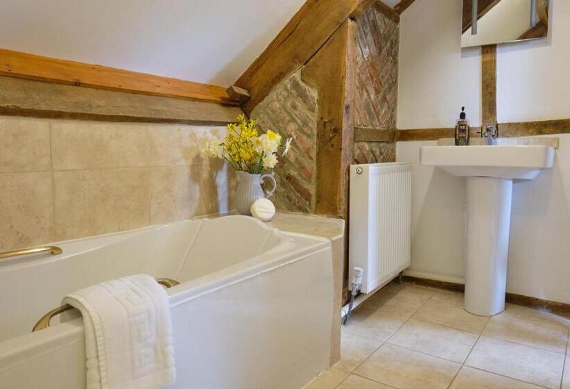 Дом 3 Спальни, Middlewick Holiday Cottages