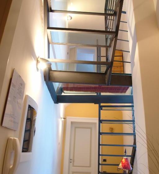 اتاق استاندارد سه نفره, Rossocorallo B&b