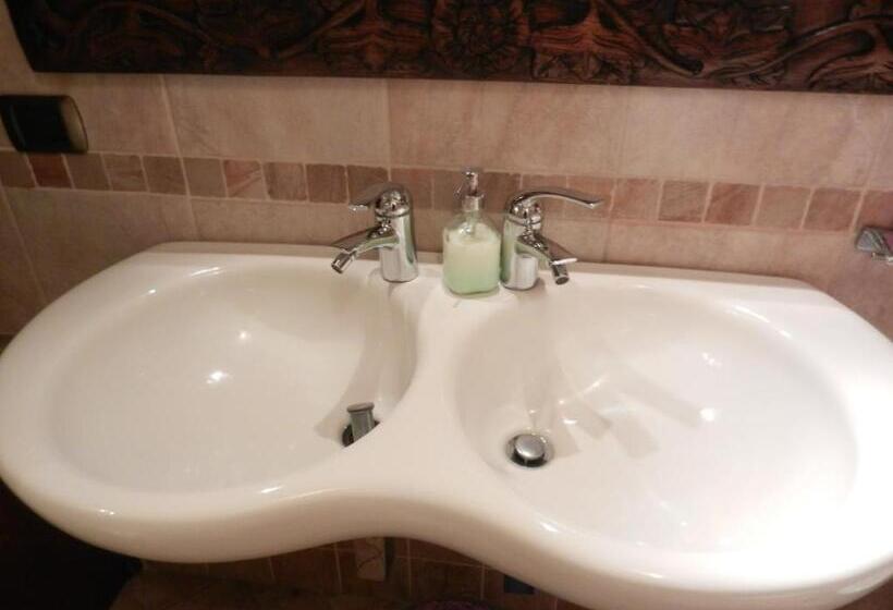 سوییت لوکس, Rossocorallo B&b