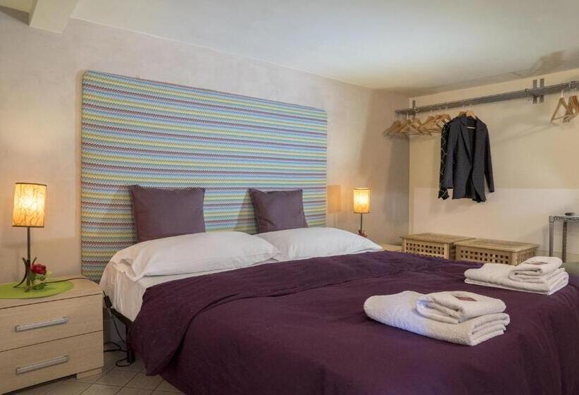اتاق استاندارد سه نفره, Rossocorallo B&b