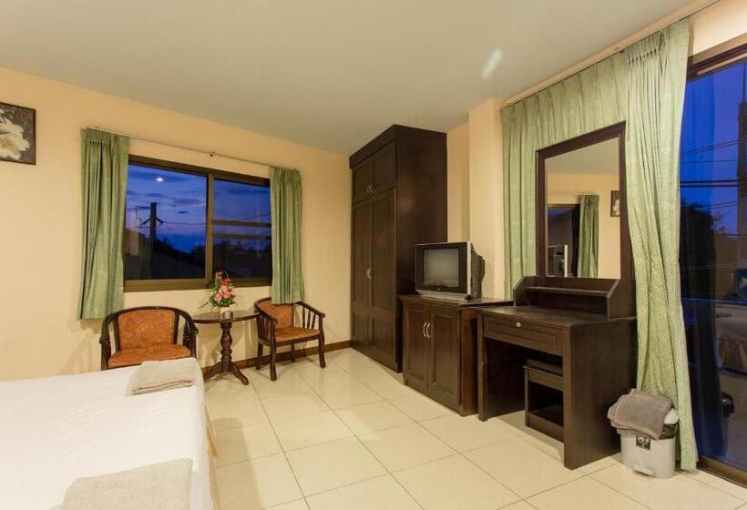 Трехместный Номер Стандарт с Балконом, Surin Sunset Hotel   Sha