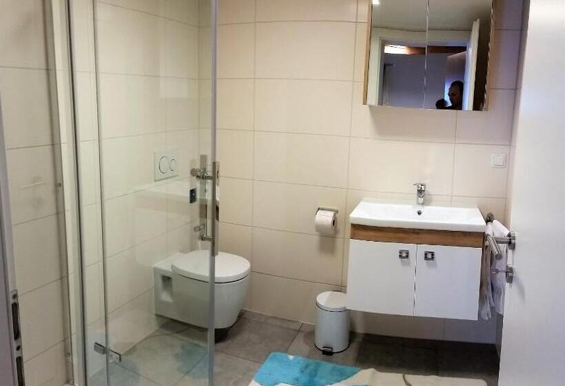 Трехместный Номер Стандарт с Балконом, Landgasthof Hotel Zehenthof